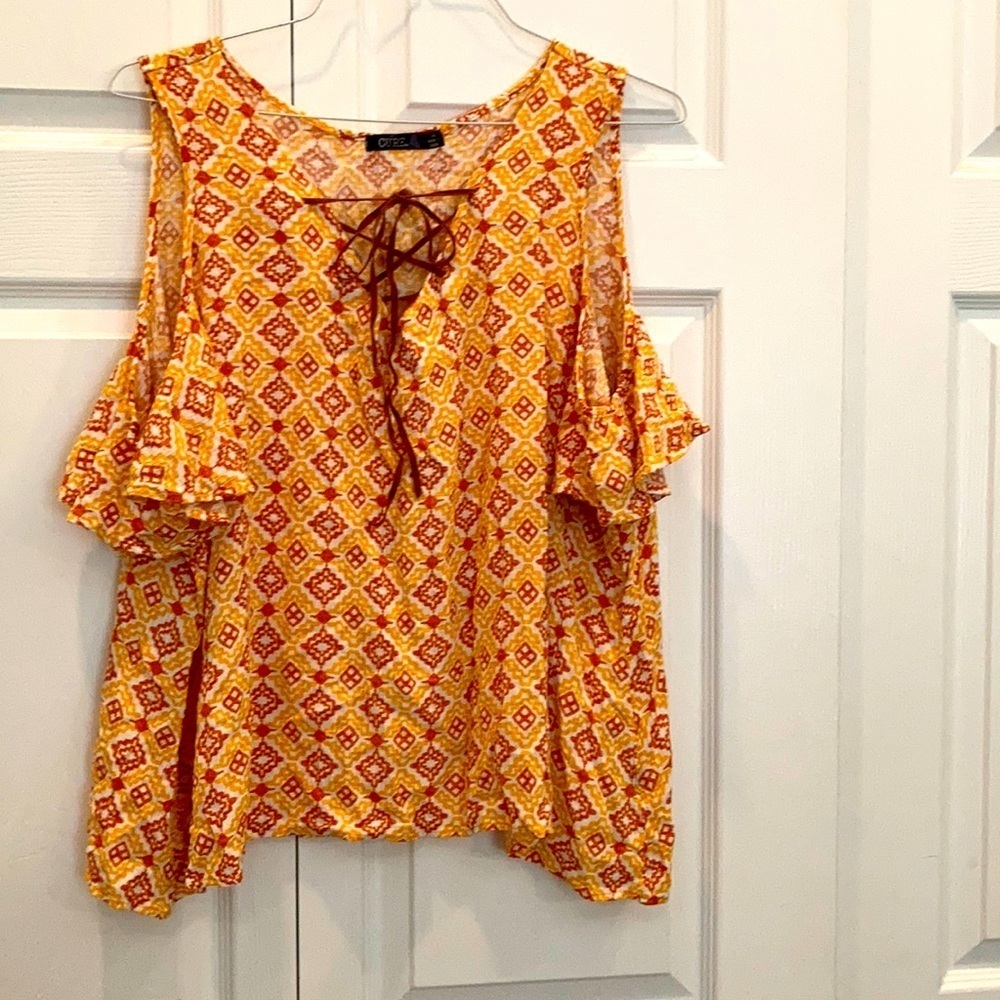 # 2XL Cold shoulder top - RUNS SMALL